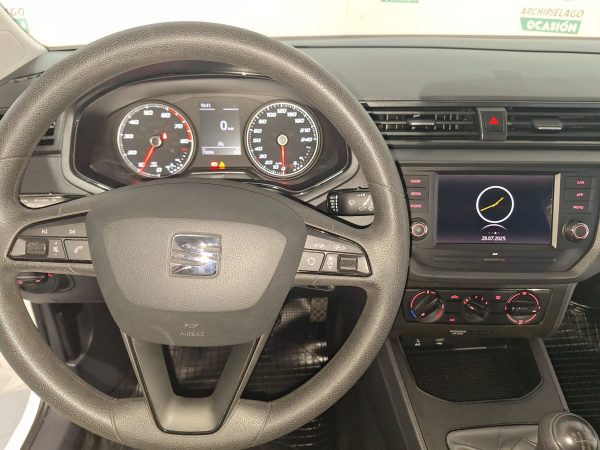 seat ibiza blanco vista del conductor